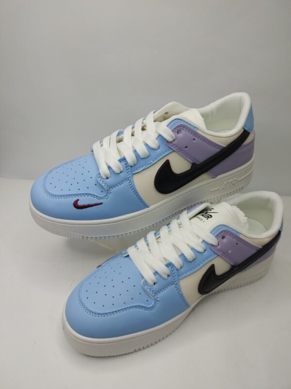 Alt Nike Sneaker - Image 2